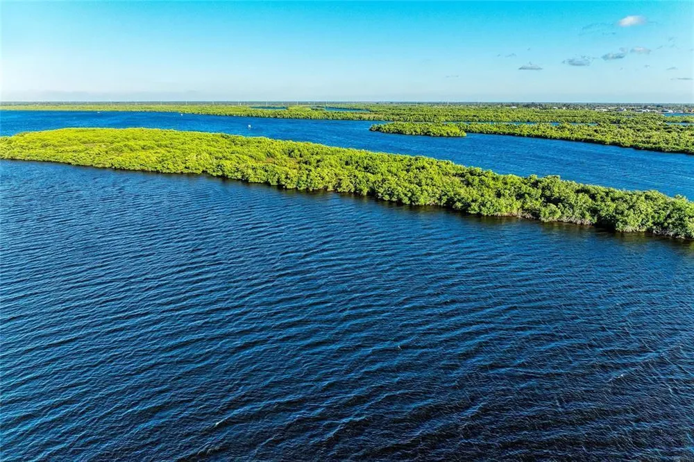 3564 Peace River Dr, Punta Gorda, FL 33983