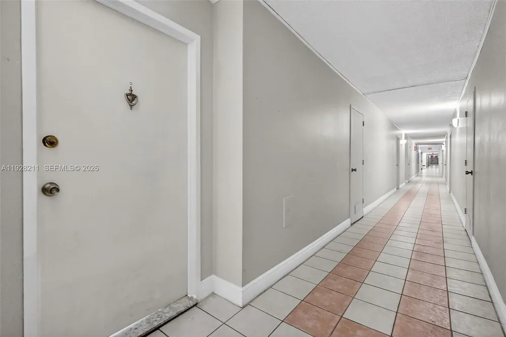 7135 Collins Ave, Miami Beach, FL 33141
