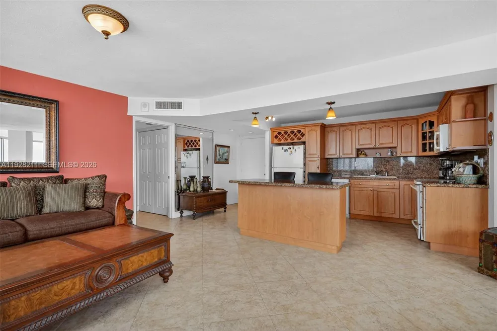 7135 Collins Ave, Miami Beach, FL 33141