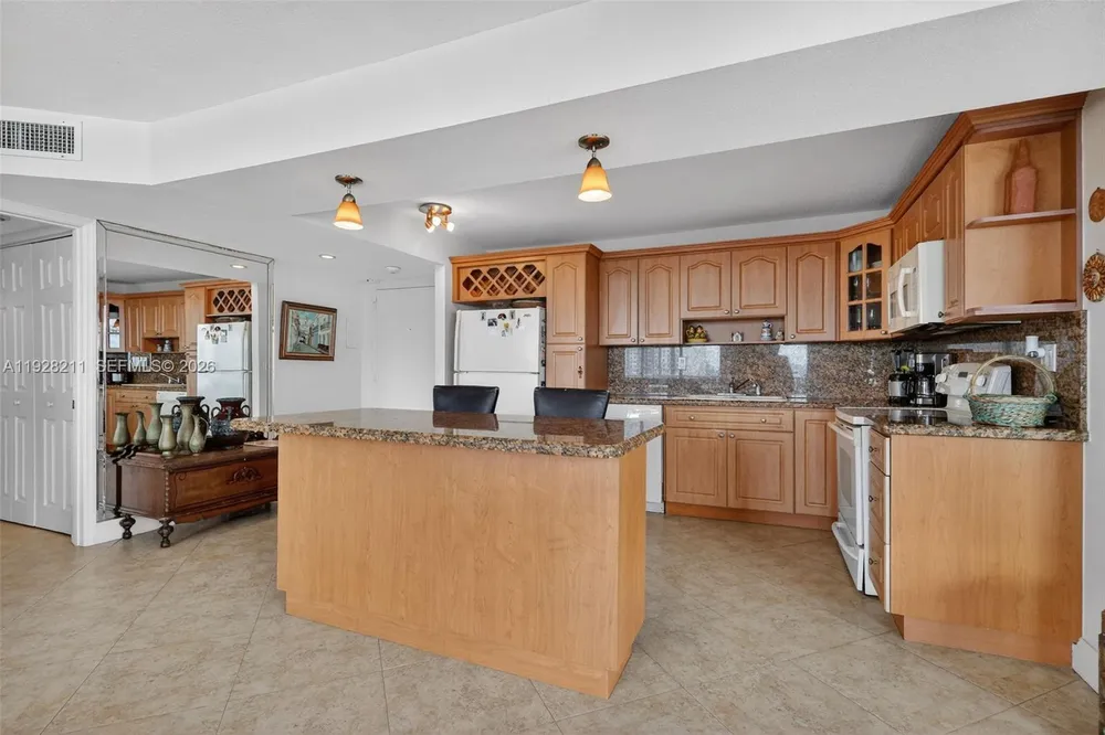 7135 Collins Ave, Miami Beach, FL 33141