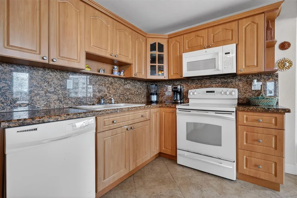 7135 Collins Ave, Miami Beach, FL 33141