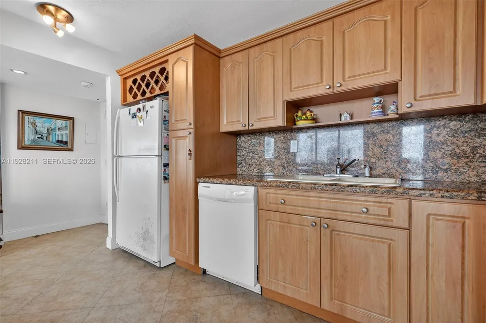 7135 Collins Ave, Miami Beach, FL 33141