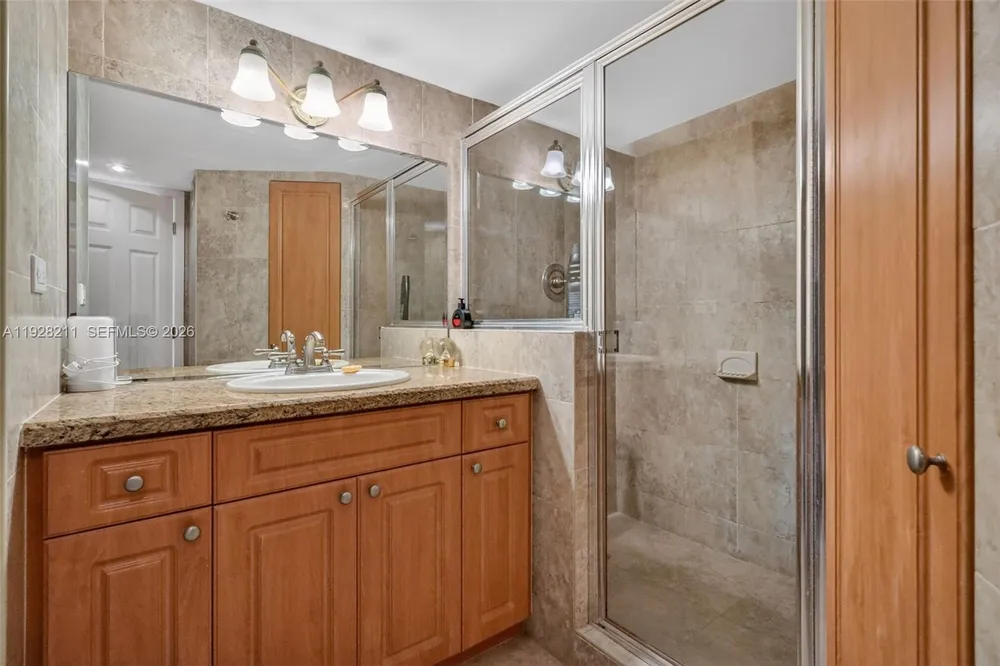 7135 Collins Ave, Miami Beach, FL 33141