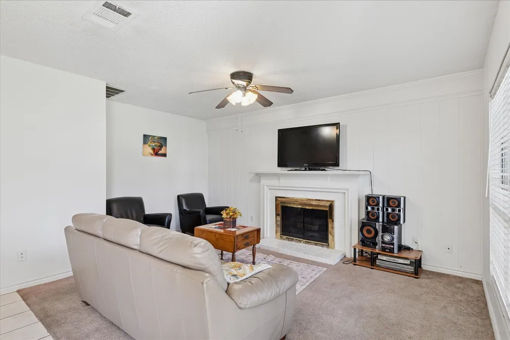 2528 Creekwood Ln, Fort Worth, TX 76123