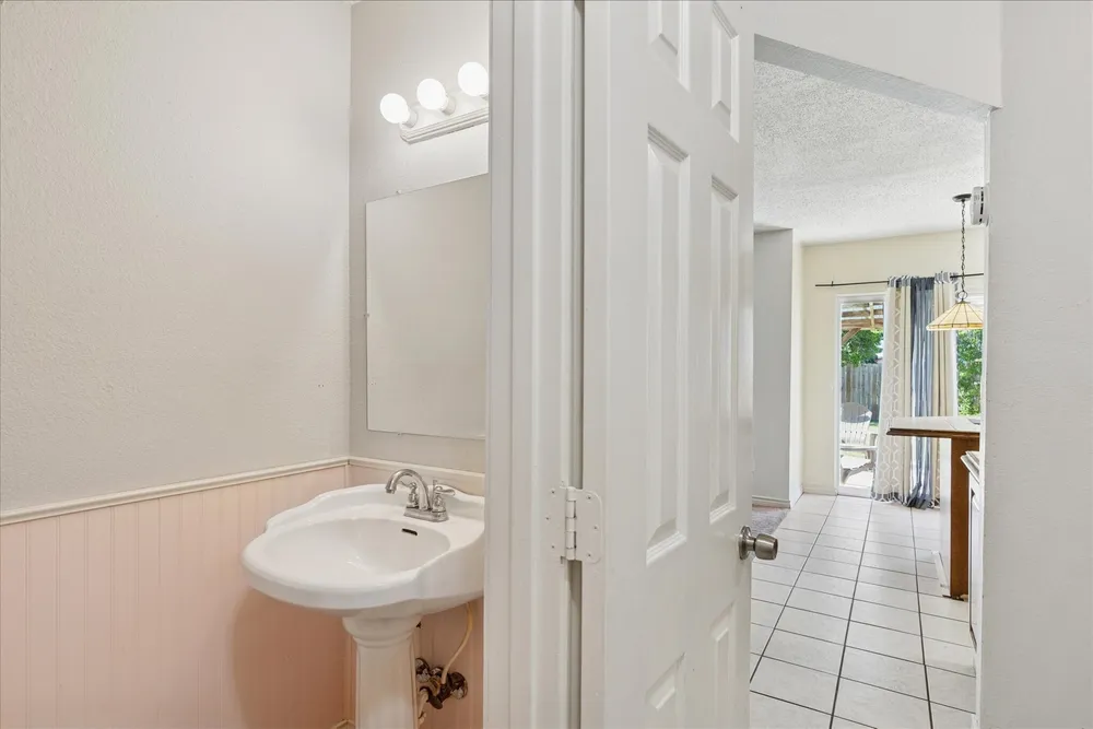 2528 Creekwood Ln, Fort Worth, TX 76123