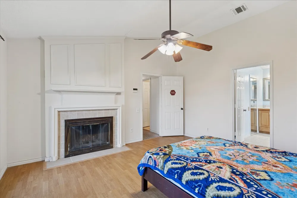 2528 Creekwood Ln, Fort Worth, TX 76123