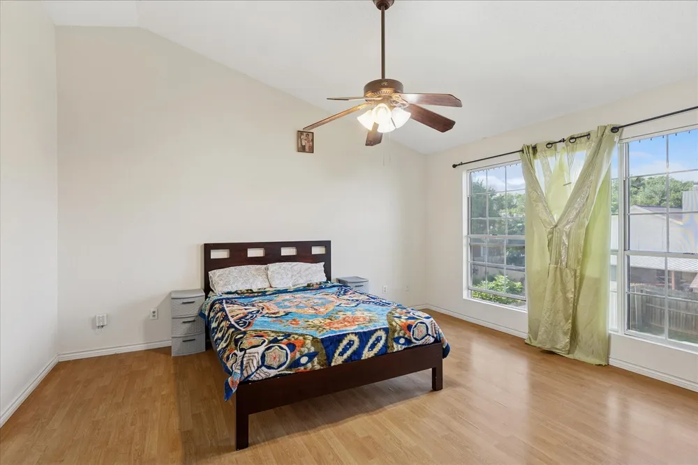2528 Creekwood Ln, Fort Worth, TX 76123