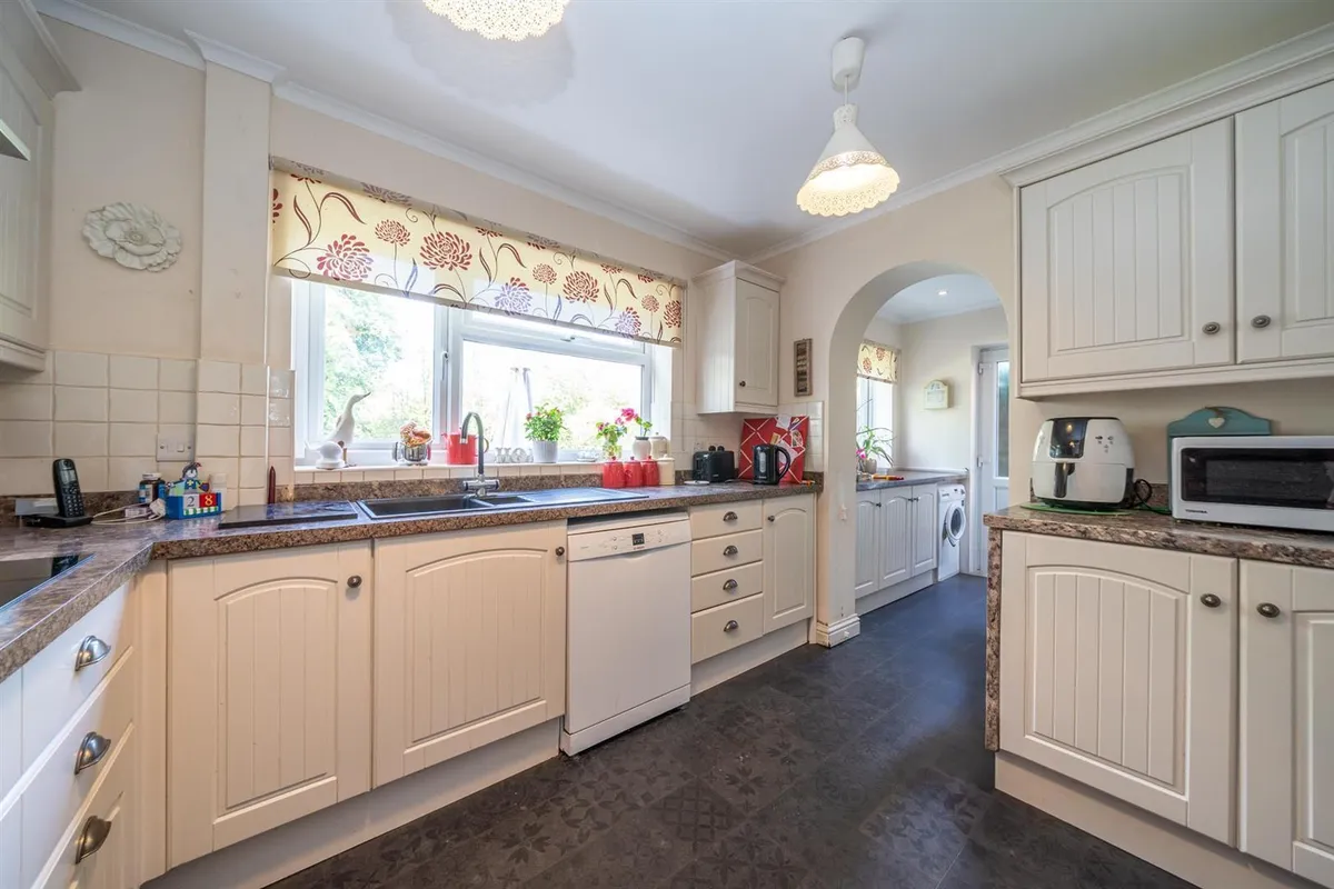 Holywell Road, Studham, Bedfordshire, LU6 2PD