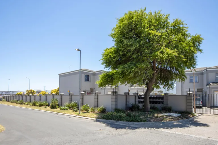 South Africa, Western Cape, Longlands, Newton Crescent, 16