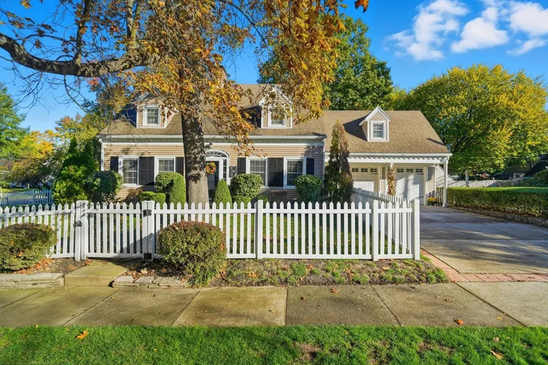 408 Southwood Dr, Springfield, OH 45504