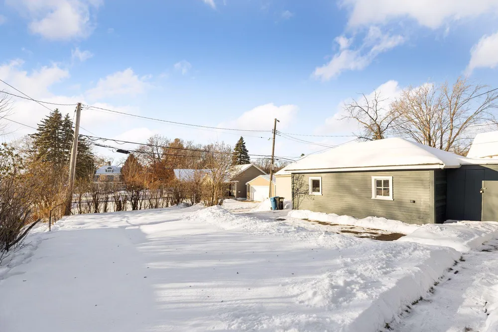 130 10th Ave N, Hopkins, MN 55343