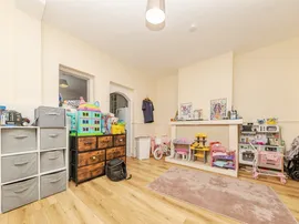 Carrs Road, Clacton-On-Sea thumb 3