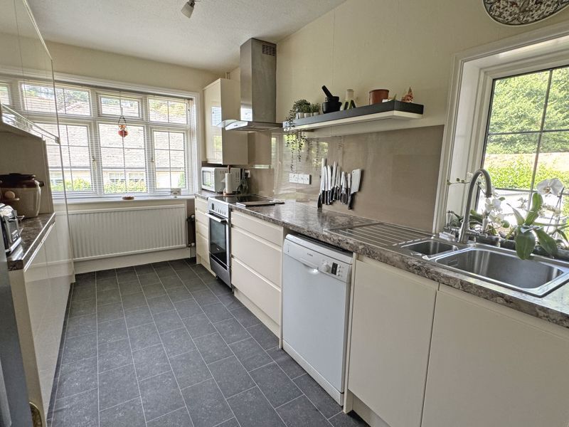Knowle Drive, Sidmouth Image 6