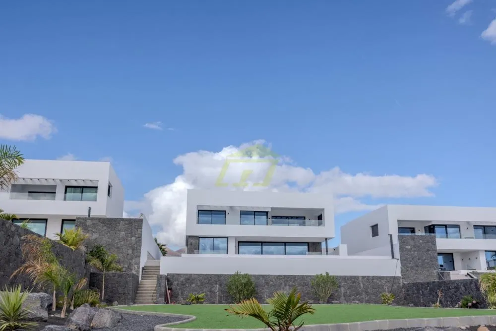 Video tour for Lanzarote, Puerto Calero,