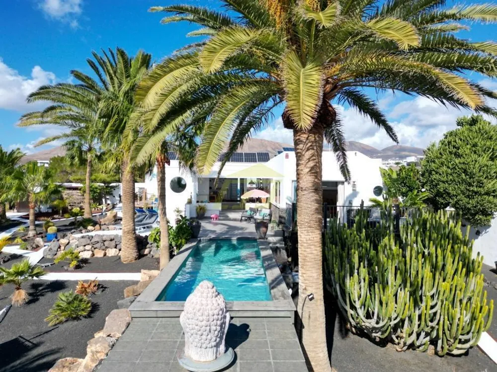 Video tour for Lanzarote, Puerto Calero,