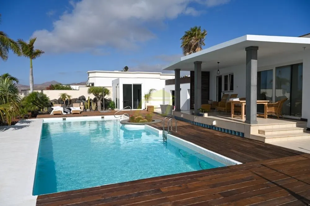 View image gallery of Lanzarote, Puerto Calero,