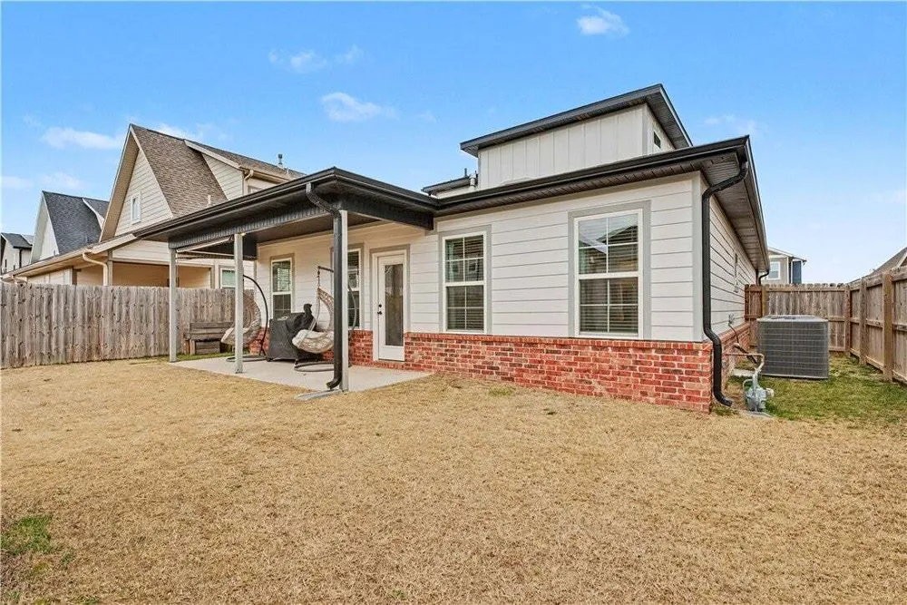 1716 W Broadway Pl, Rogers, AR 72758