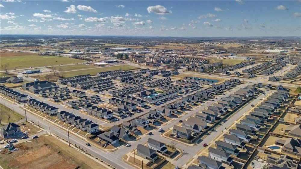 1716 W Broadway Pl, Rogers, AR 72758