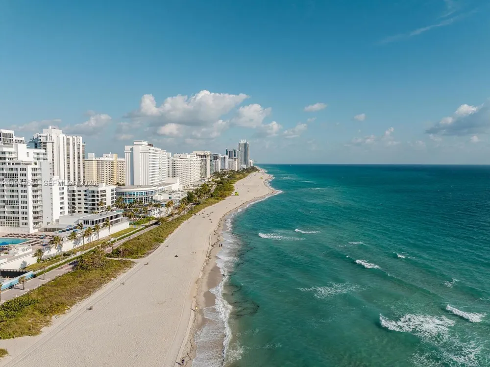 5445 Collins Ave, Miami Beach, FL 33140