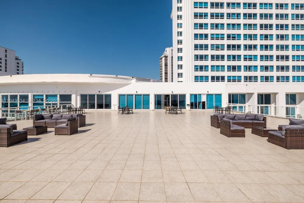 5445 Collins Ave, Miami Beach, FL 33140