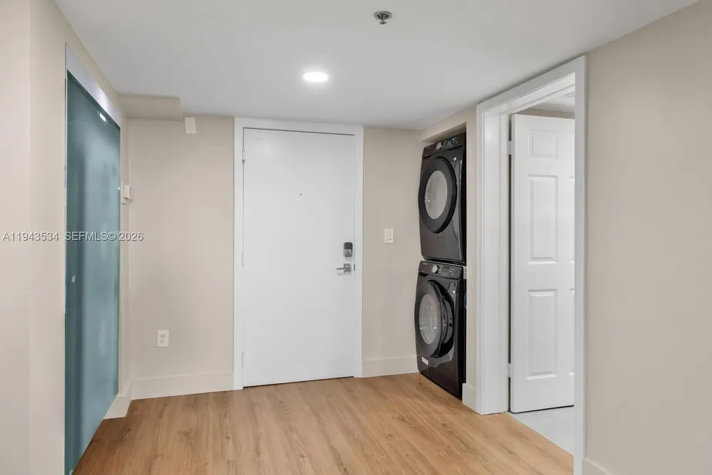 5445 Collins Ave, Miami Beach, FL 33140