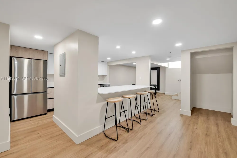 5445 Collins Ave, Miami Beach, FL 33140