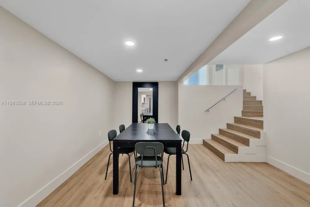 5445 Collins Ave, Miami Beach, FL 33140