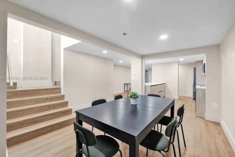 5445 Collins Ave, Miami Beach, FL 33140