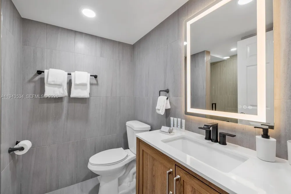 5445 Collins Ave, Miami Beach, FL 33140