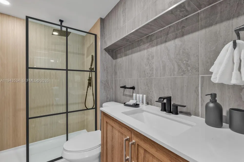 5445 Collins Ave, Miami Beach, FL 33140