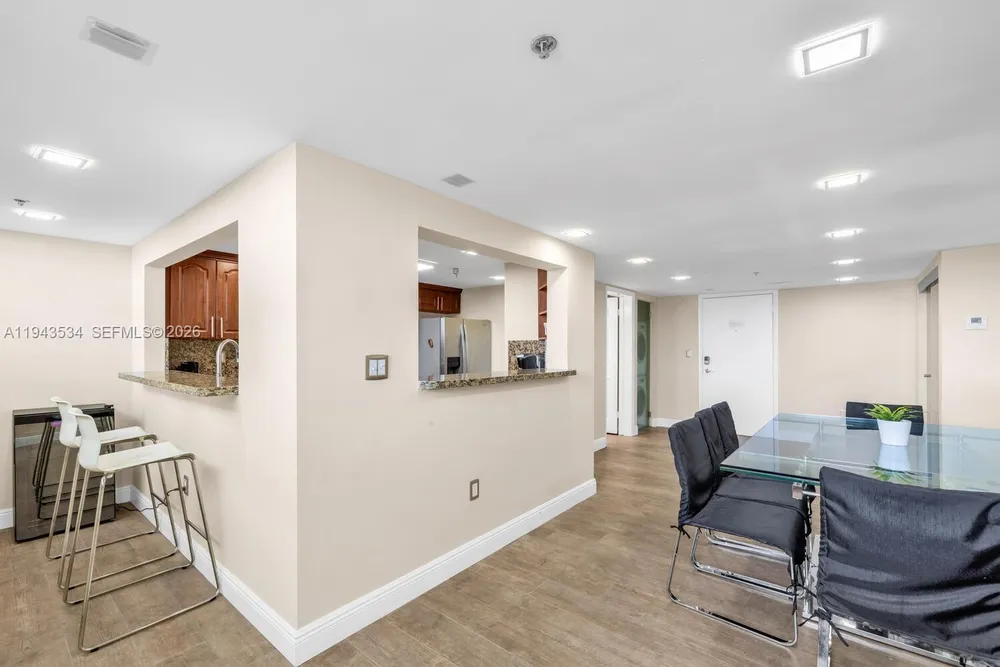 5445 Collins Ave, Miami Beach, FL 33140