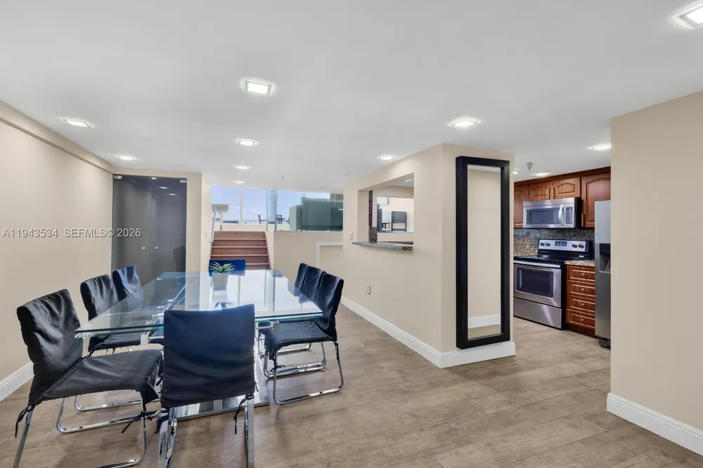 5445 Collins Ave, Miami Beach, FL 33140