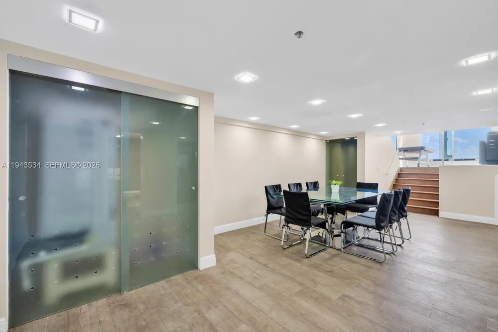 5445 Collins Ave, Miami Beach, FL 33140