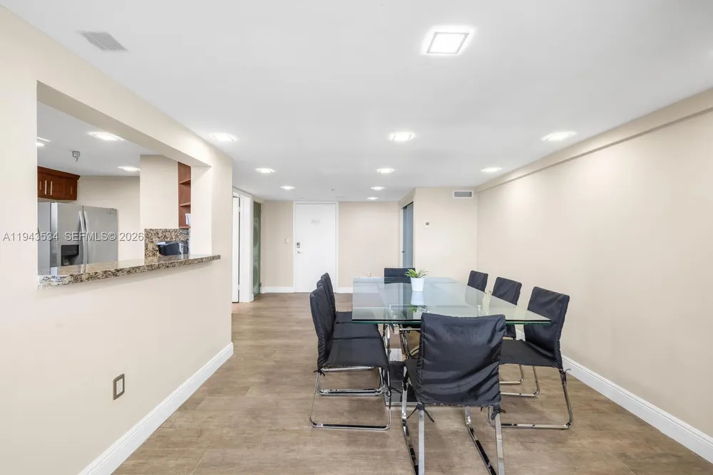 5445 Collins Ave, Miami Beach, FL 33140