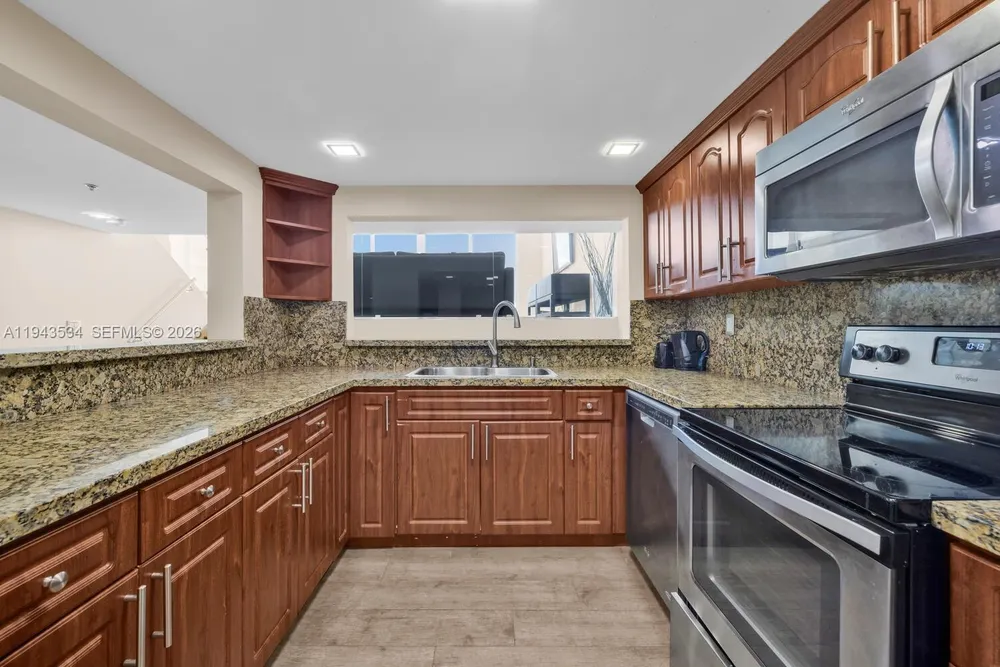5445 Collins Ave, Miami Beach, FL 33140