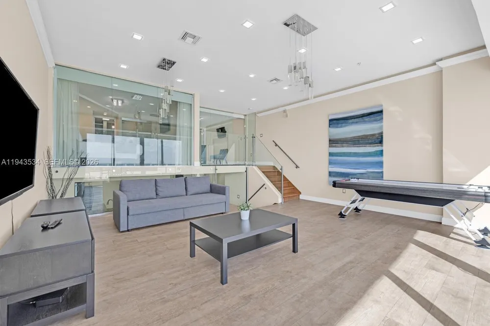 5445 Collins Ave, Miami Beach, FL 33140