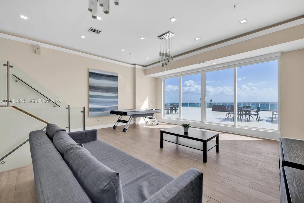 5445 Collins Ave, Miami Beach, FL 33140