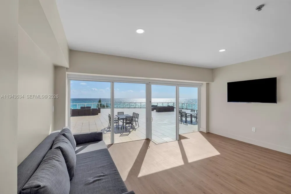 5445 Collins Ave, Miami Beach, FL 33140