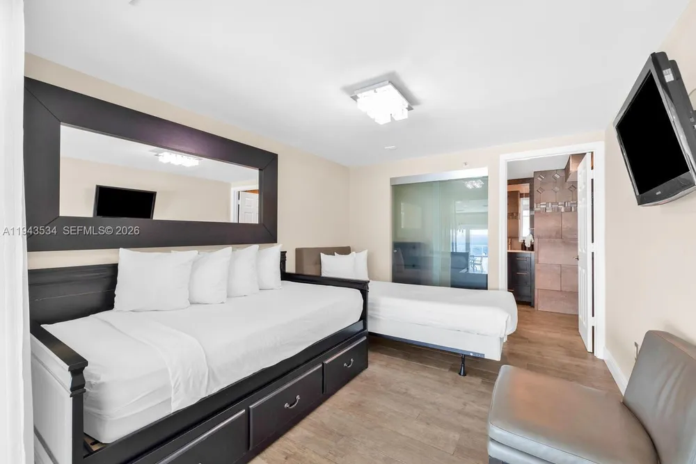 5445 Collins Ave, Miami Beach, FL 33140
