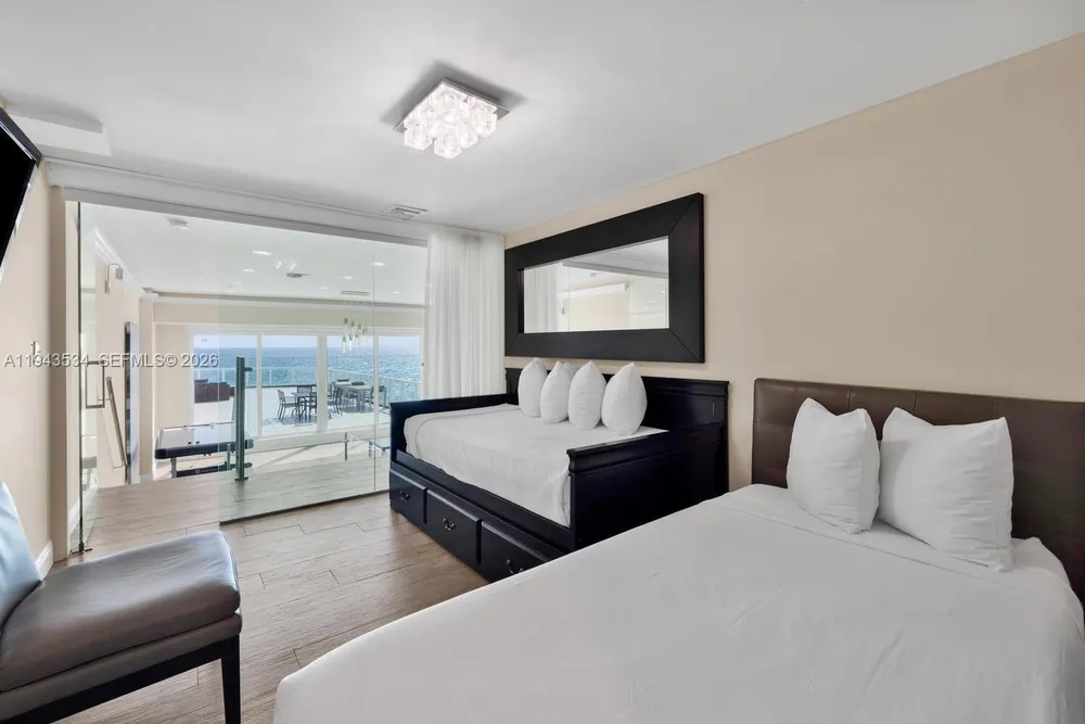 5445 Collins Ave, Miami Beach, FL 33140