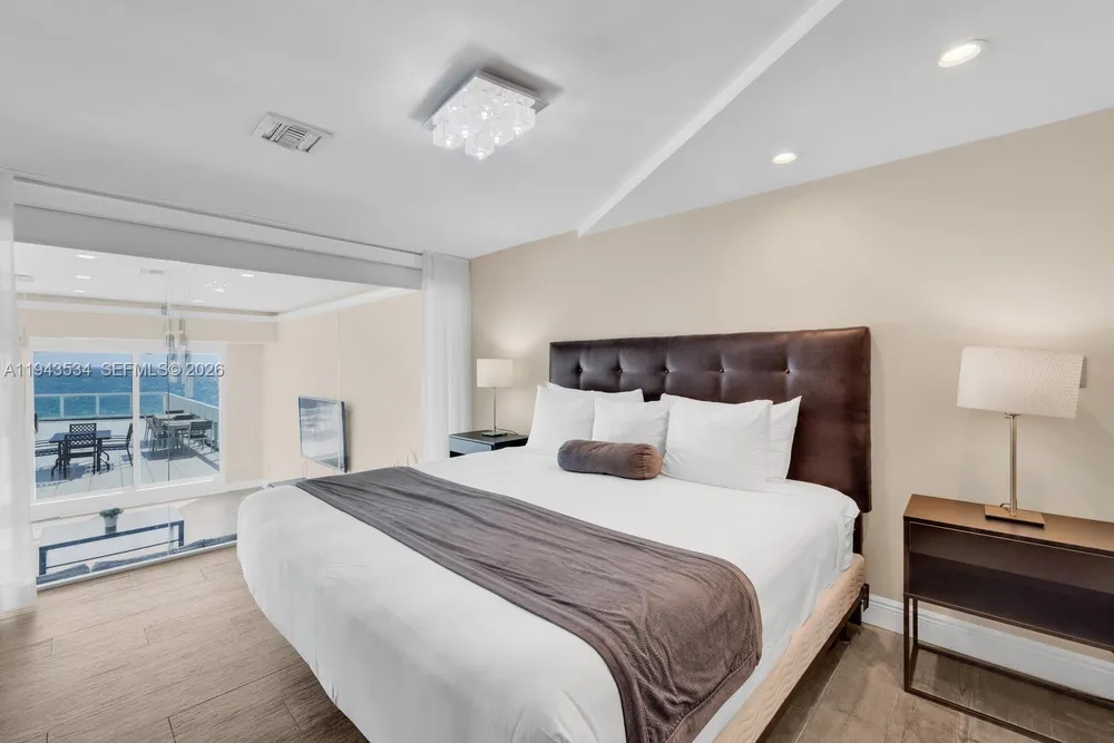 5445 Collins Ave, Miami Beach, FL 33140