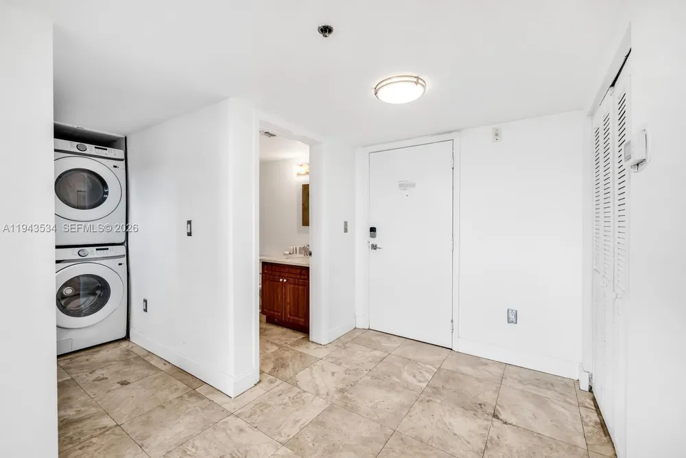 5445 Collins Ave, Miami Beach, FL 33140