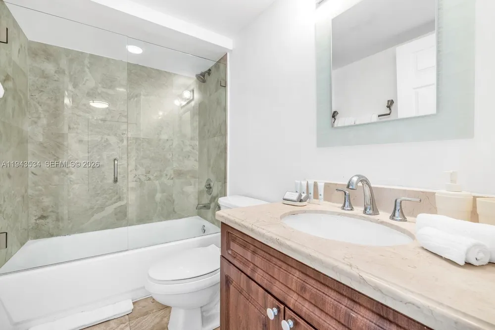 5445 Collins Ave, Miami Beach, FL 33140