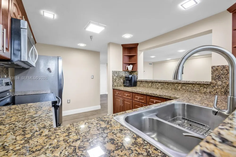 5445 Collins Ave, Miami Beach, FL 33140