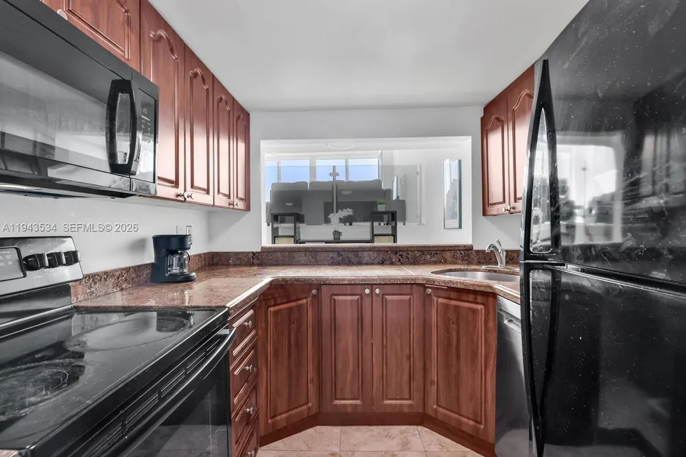 5445 Collins Ave, Miami Beach, FL 33140