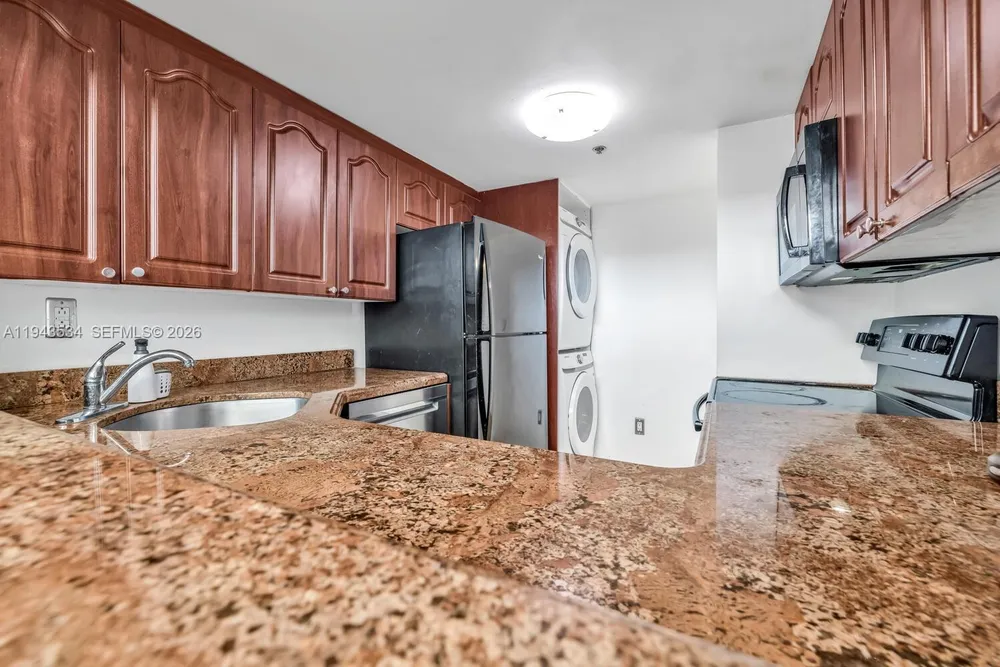 5445 Collins Ave, Miami Beach, FL 33140