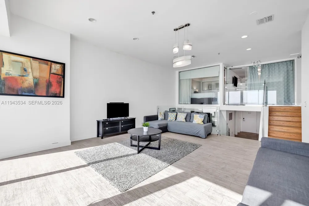 5445 Collins Ave, Miami Beach, FL 33140