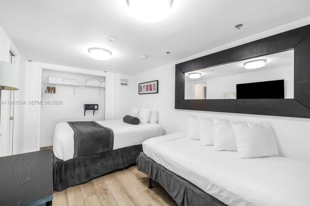 5445 Collins Ave, Miami Beach, FL 33140