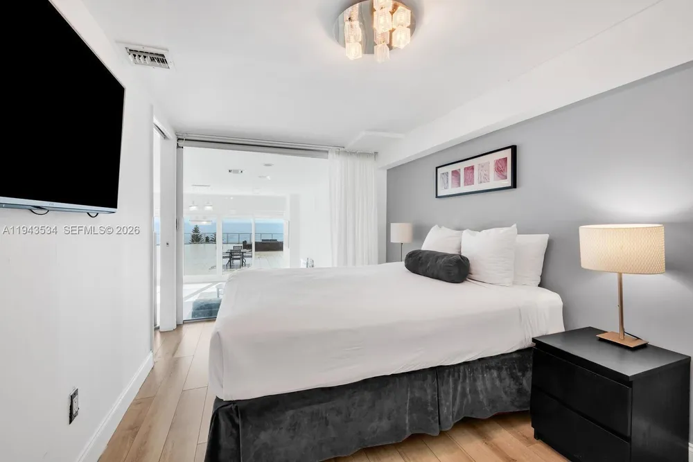 5445 Collins Ave, Miami Beach, FL 33140