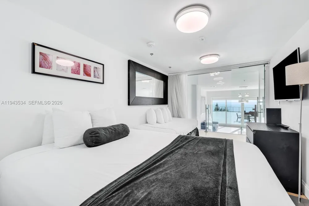 5445 Collins Ave, Miami Beach, FL 33140